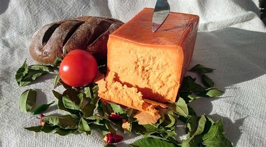 Сыр твердый (красный чеддер), коровье молоко
