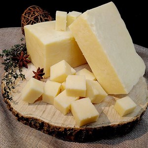 Сыр полутвердый (винтажный), коровье молоко